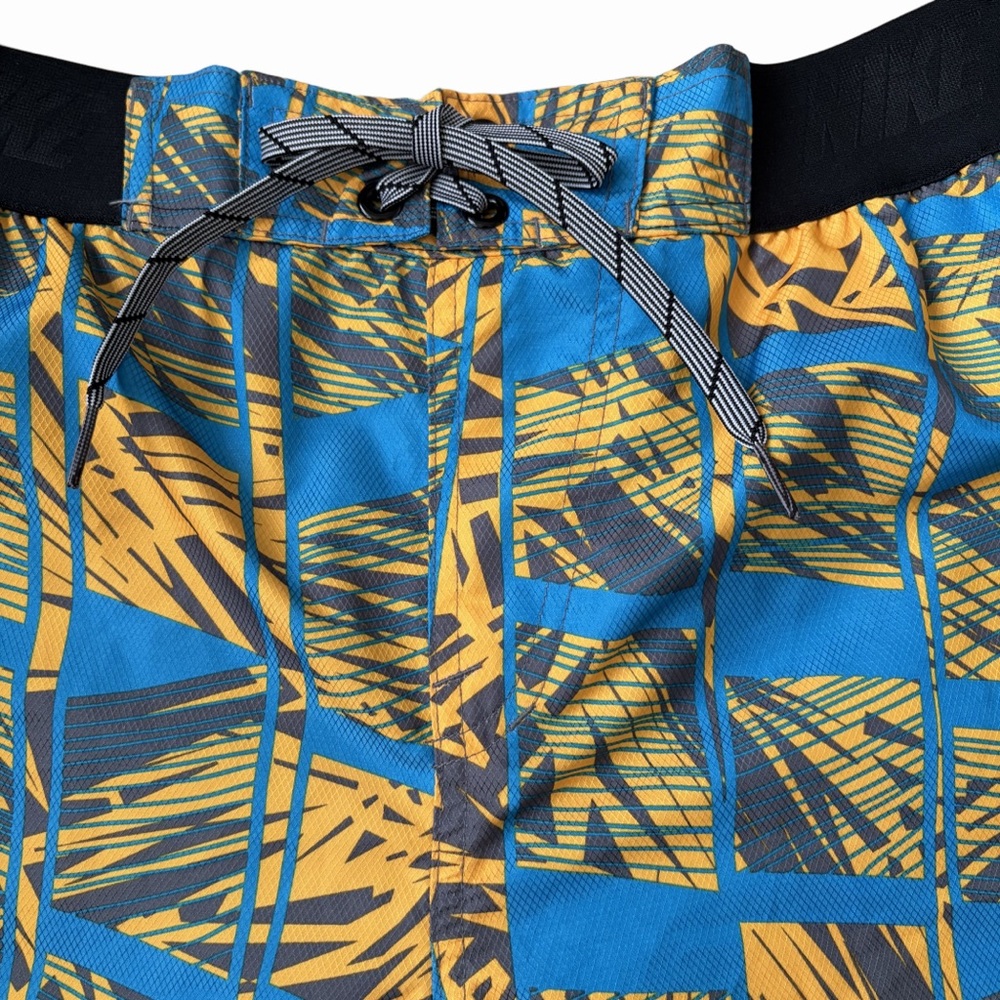 Nike Sz M Men's Board Shorts Swim Suit Elastic Waistband Pockets, Lined, Beach - Picture 3 of 8